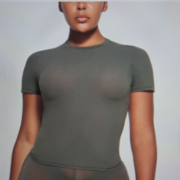 SKIMS Tops - SMALL   SKIMS FITS EVERYBODY T SHIRT